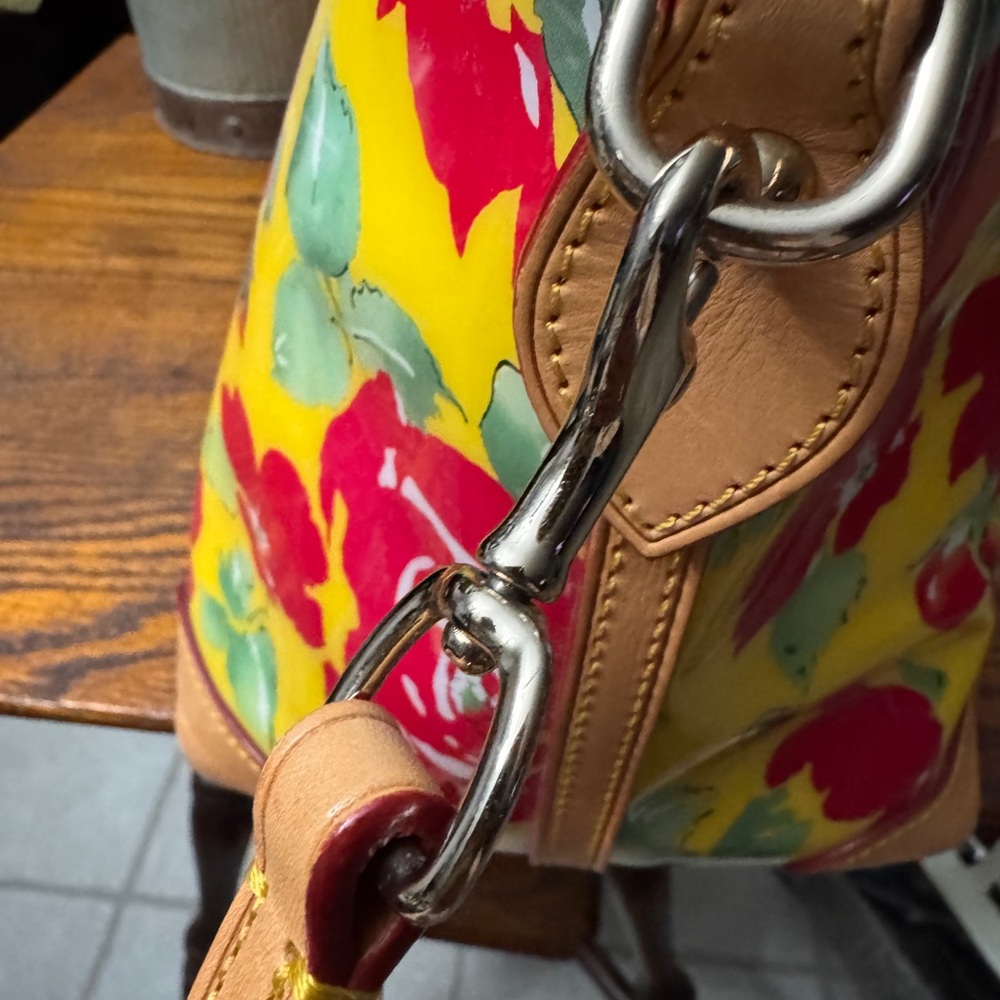 💕REDUCED Dooney & Bourke Yellow and Red Floral Shoulder Bag - Picture 6 of 10